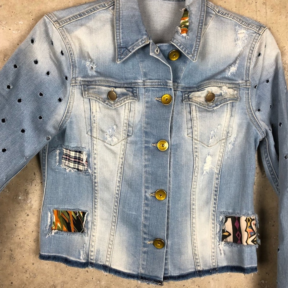 Stylish Light Blue Jean Jacket - Picture 2 of 8